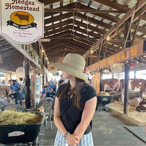 Meet your Posher, Annie